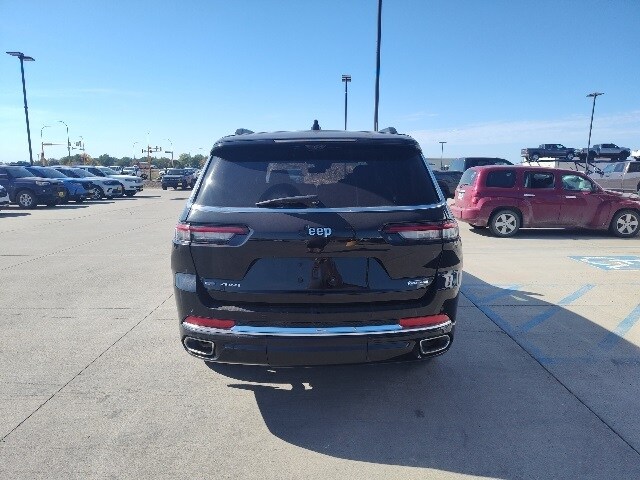 2022 Jeep Grand Cherokee Overland photo 2