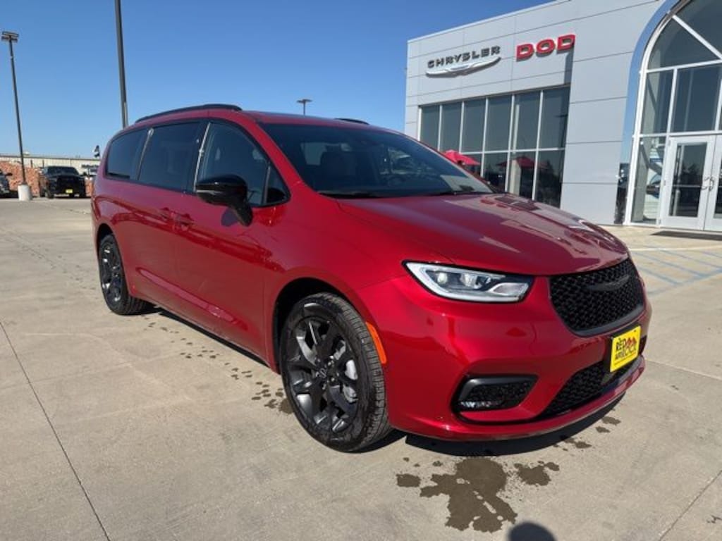 New 2026 Chrysler Pacifica LIMITED AWD Passenger Van