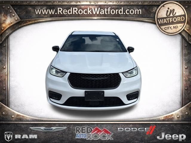 Used 2024 Chrysler Pacifica PHEV Select with VIN 2C4RC1S76RR115283 for sale in Watford City, ND