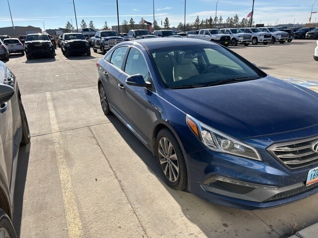 2016 Hyundai Sonata Sport photo 2