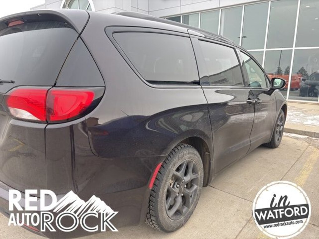 Used 2018 Chrysler Pacifica Touring L Minivan/Van