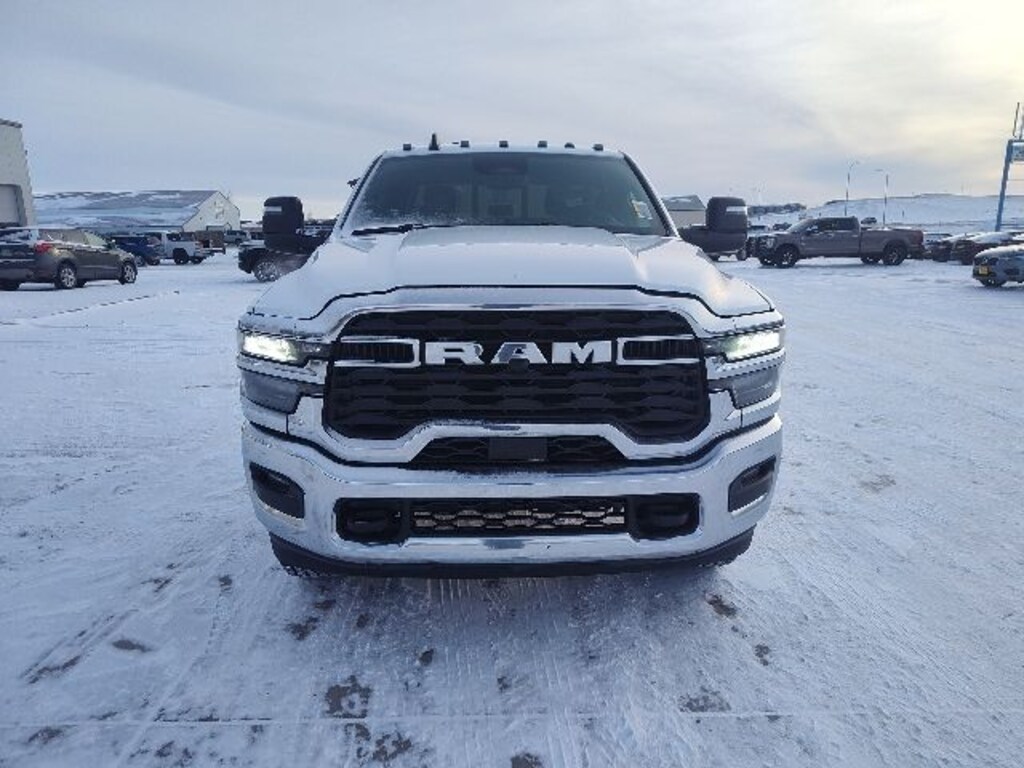 New 2026 Ram 3500 Chassis Cab TRADESMAN CREW 4X4 60' CA Pickup