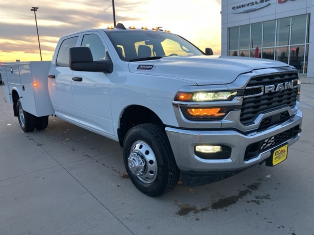 New 2025 Ram 3500 Chassis Cab 3500 TRADESMAN CREW CAB CHASSIS 4X4 60' CA Pickup