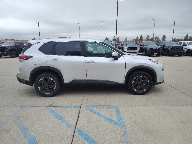 2025 Nissan Rogue SV photo 3