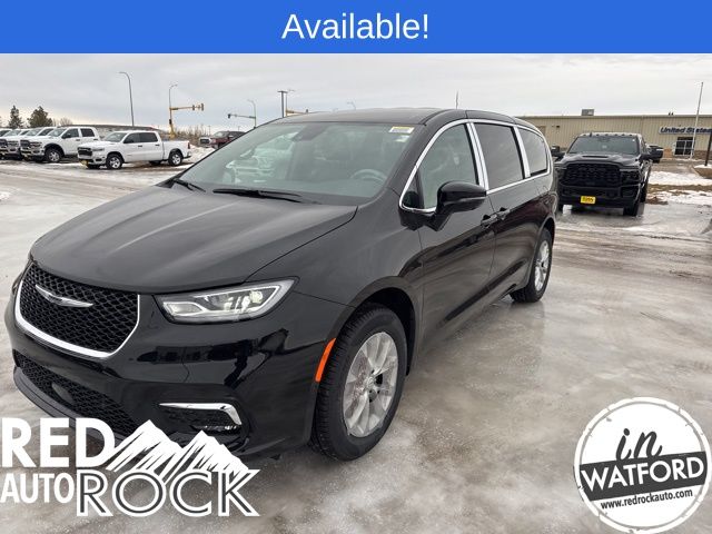 2026 Chrysler Pacifica Select's photo