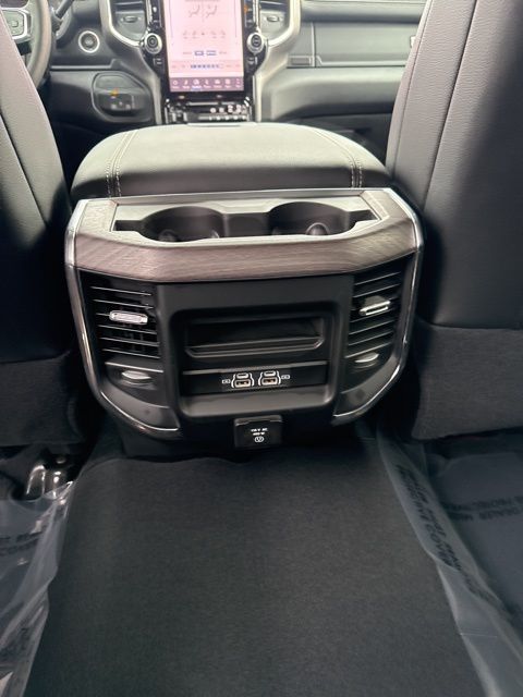 2026 RAM 3500 Laramie - Photo 14