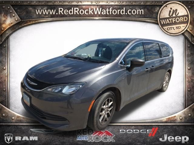 2017 Chrysler Pacifica LX's photo