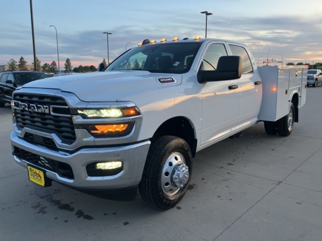 New 2025 Ram 3500 Chassis Cab 3500 TRADESMAN CREW CAB CHASSIS 4X4 60' CA Pickup