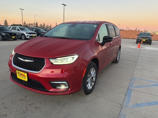 2026 Chrysler Pacifica photo 4