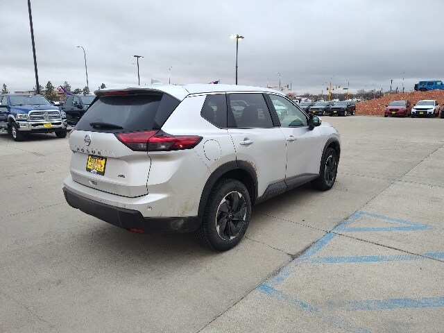 2025 Nissan Rogue SV photo 4