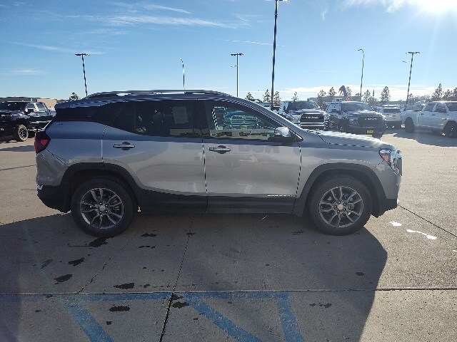 2024 Gmc Terrain SLT photo 3