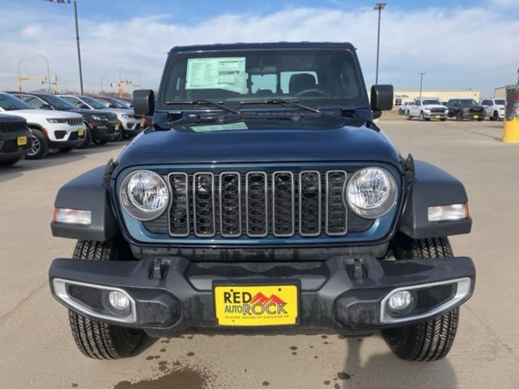 New 2025 Jeep Gladiator SPORT 4X4 Pickup