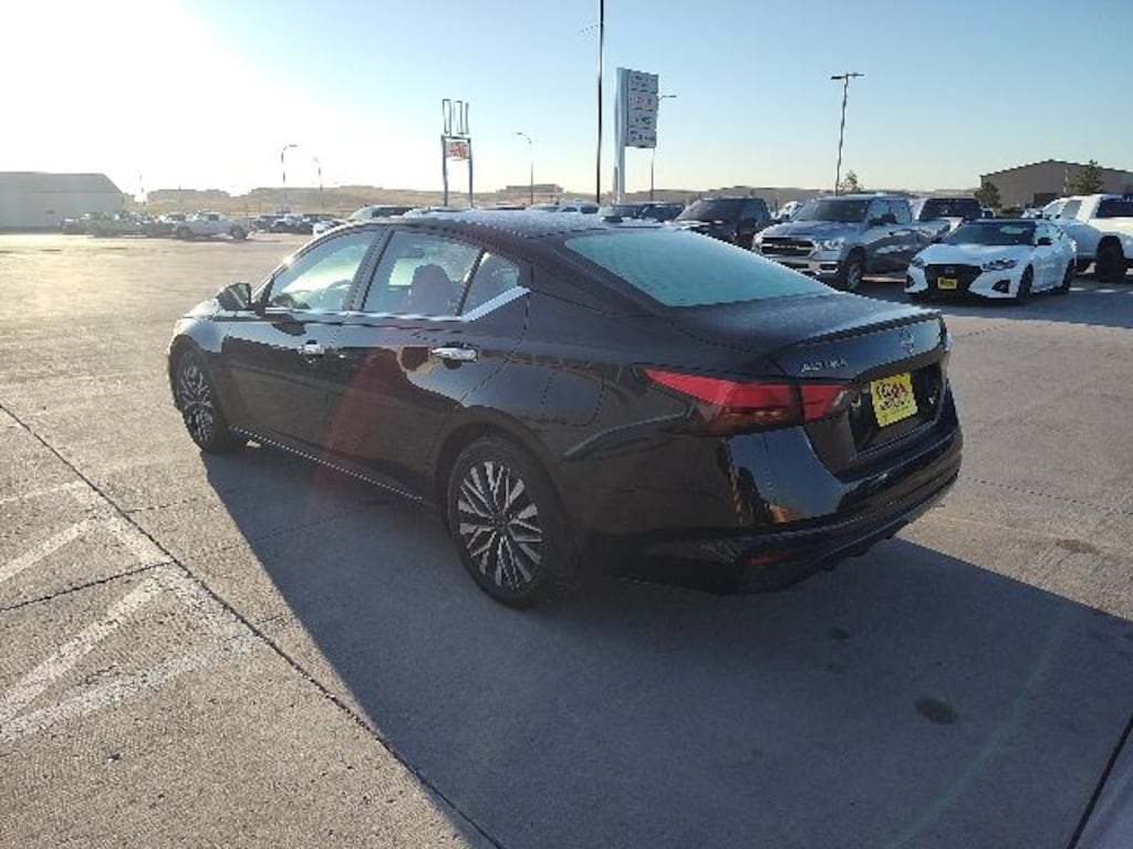 Used 2023 Nissan Altima 2.5 SV Sedan