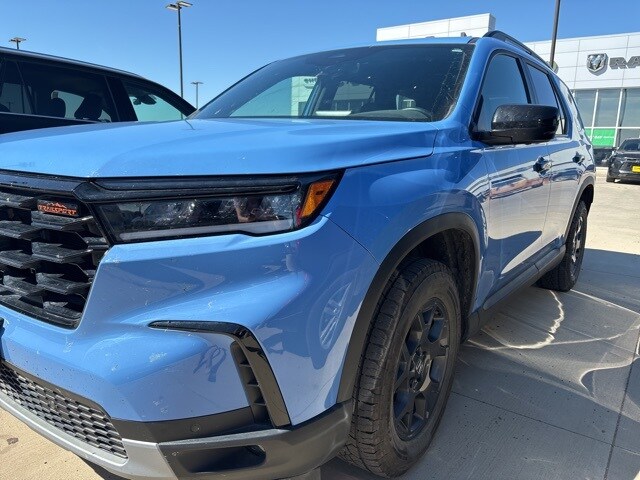 2024 Honda Pilot TrailSport photo 2