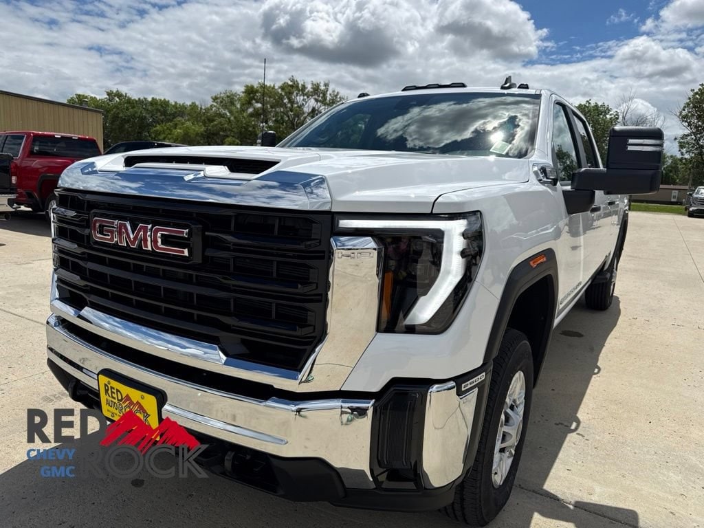 2026 GMC Sierra 4WD Crew Cab Standard Box Pro's photo
