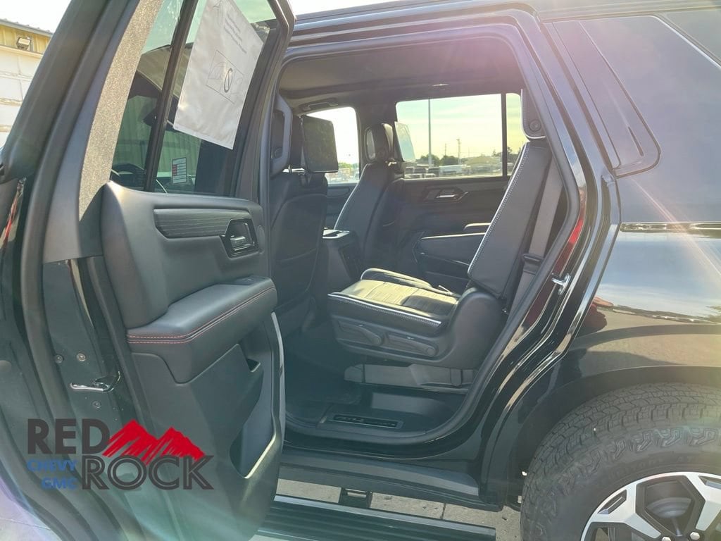 2026 GMC Yukon AT4 Ultimate - Photo 11