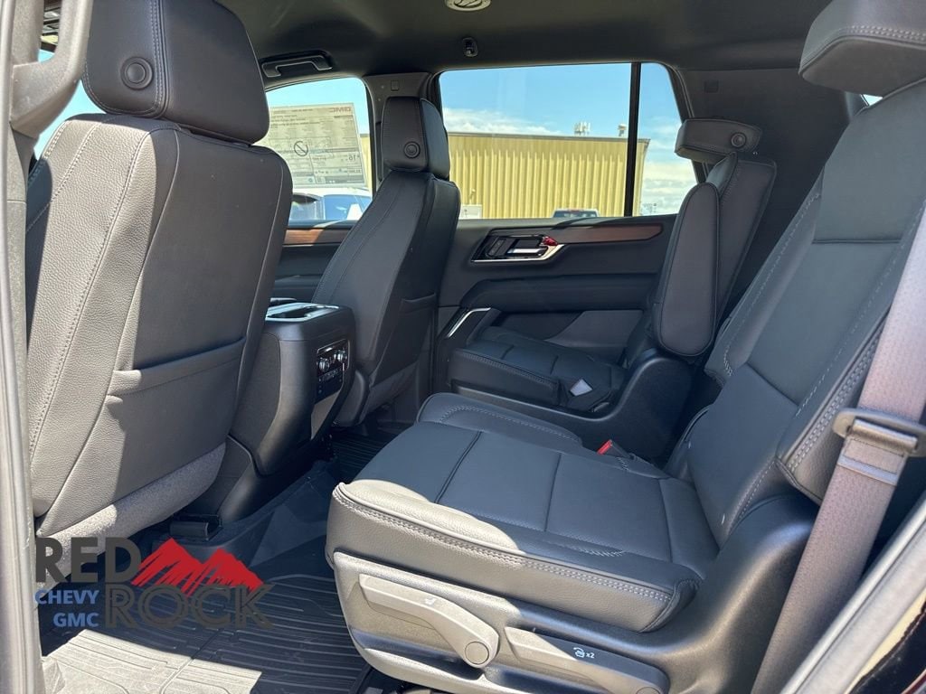 2026 GMC Yukon Denali - Photo 12