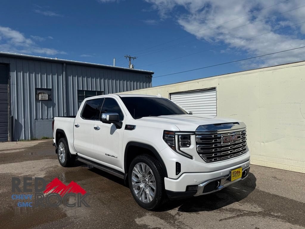2022 GMC Sierra 4WD Crew Cab Standard Box Denali's photo