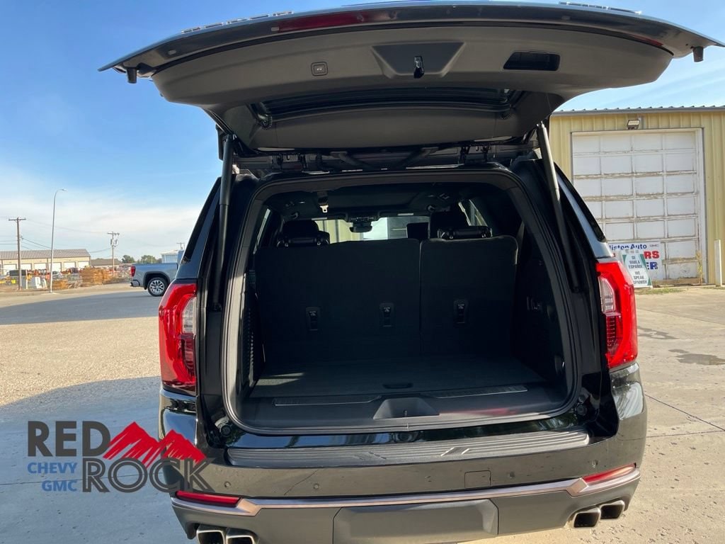 2026 GMC Yukon AT4 Ultimate - Photo 6