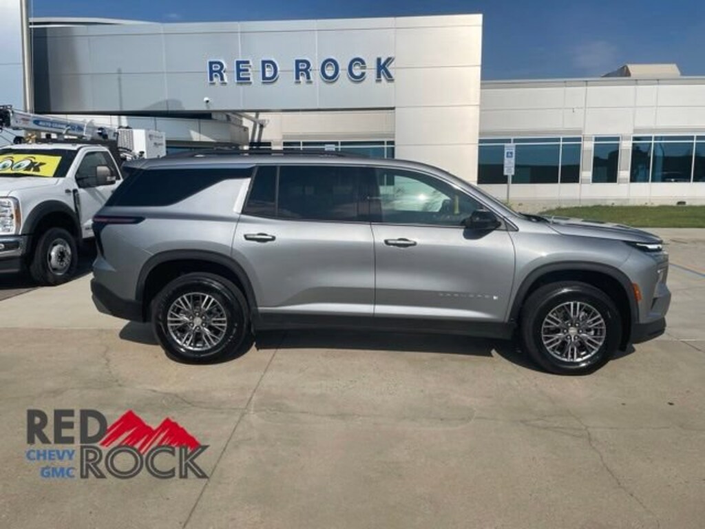 Used 2025 Chevrolet Traverse LT SUV