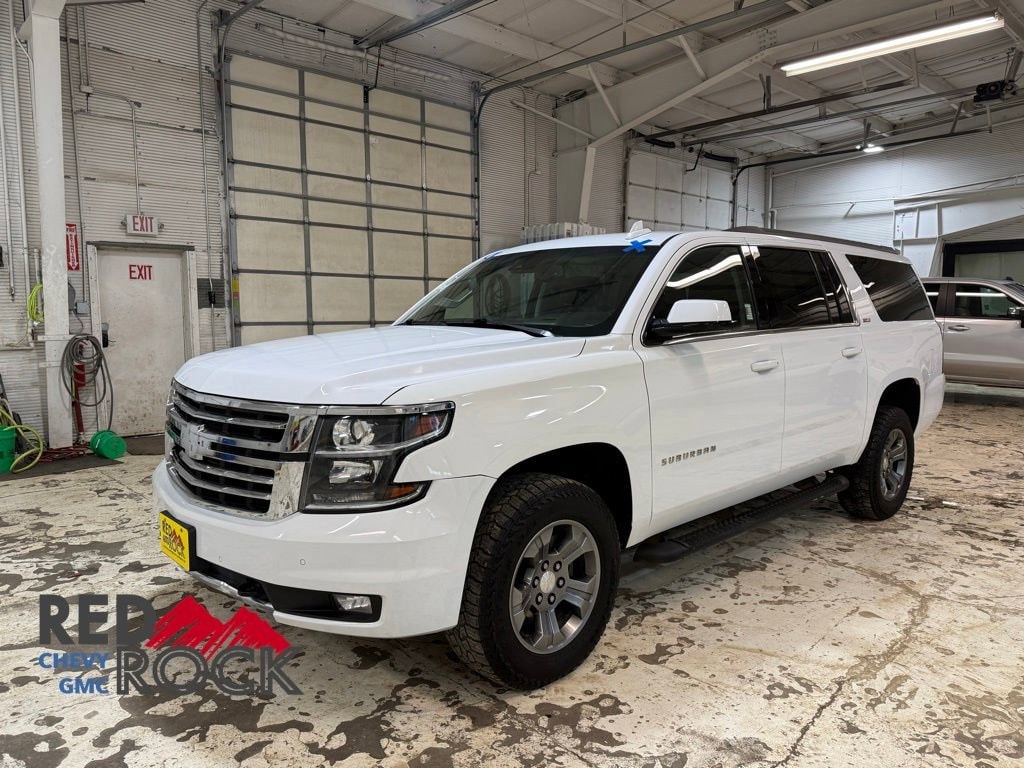 2019 Chevrolet Suburban LT photo 2
