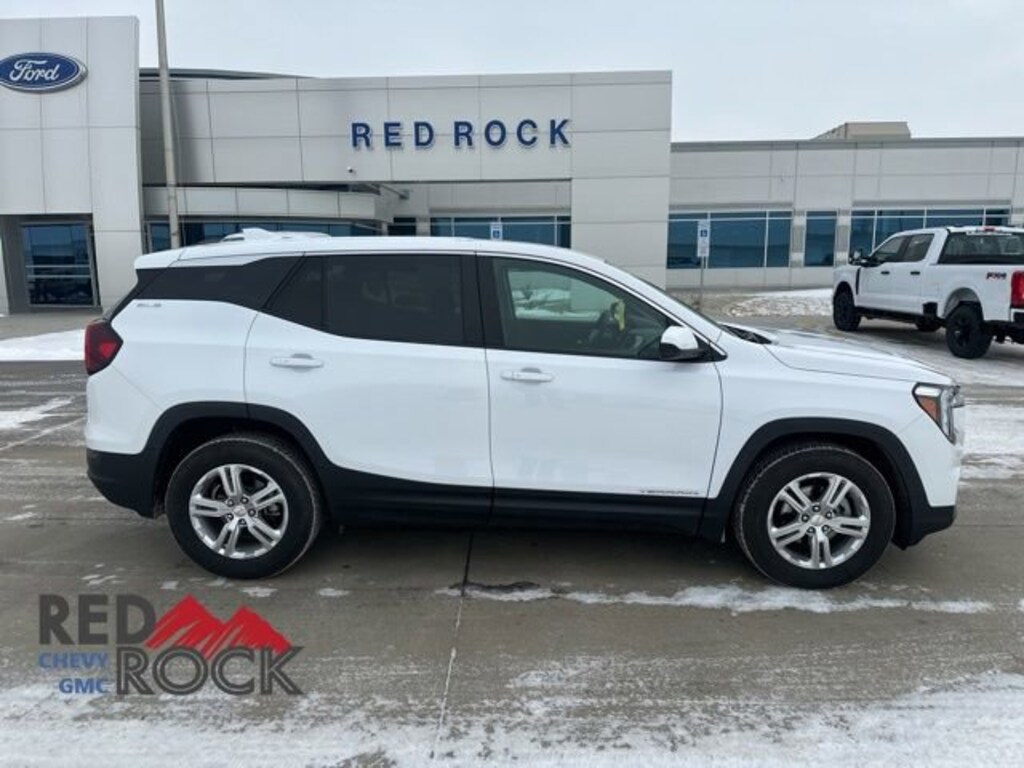 Used 2024 GMC Terrain SLE SUV