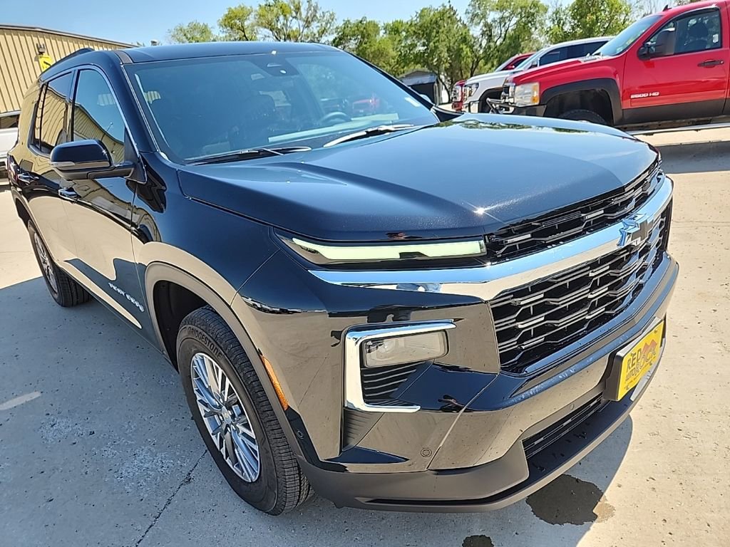 2025 Chevrolet Traverse photo 3