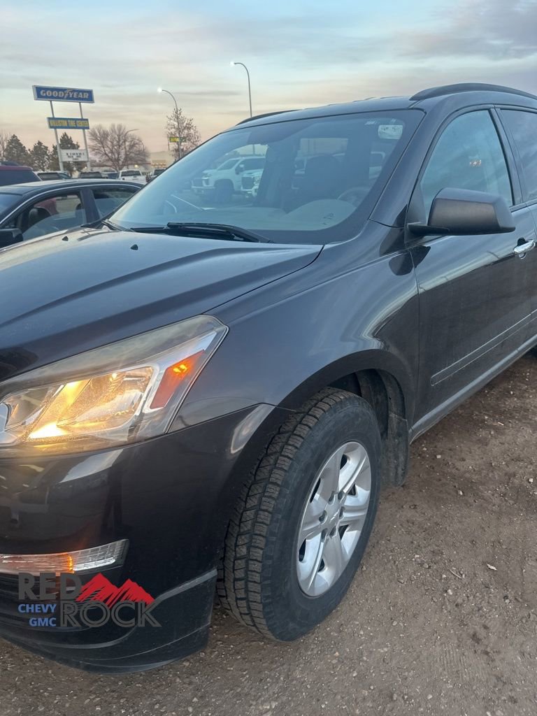 2016 Chevrolet Traverse LS photo 2