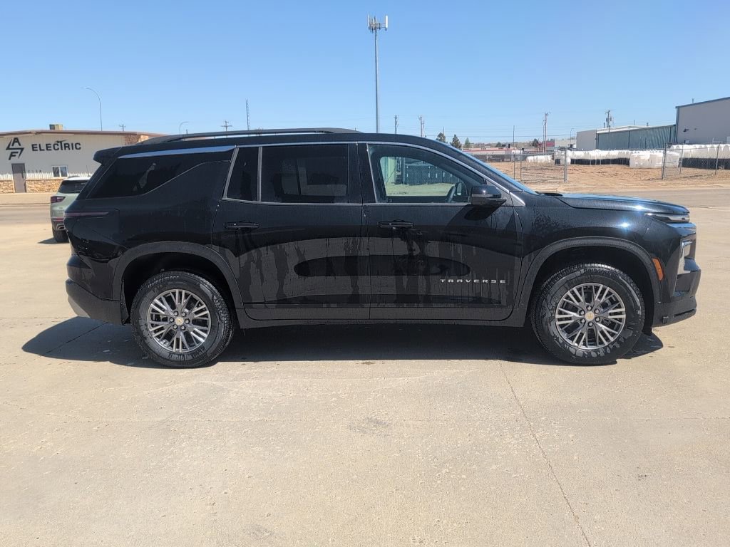2025 Chevrolet Traverse photo 4