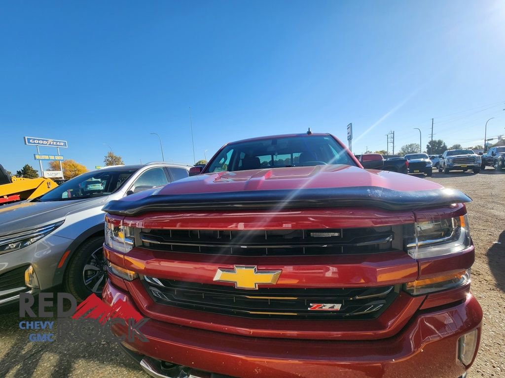 2018 Chevrolet Silverado 1500 LT photo 2