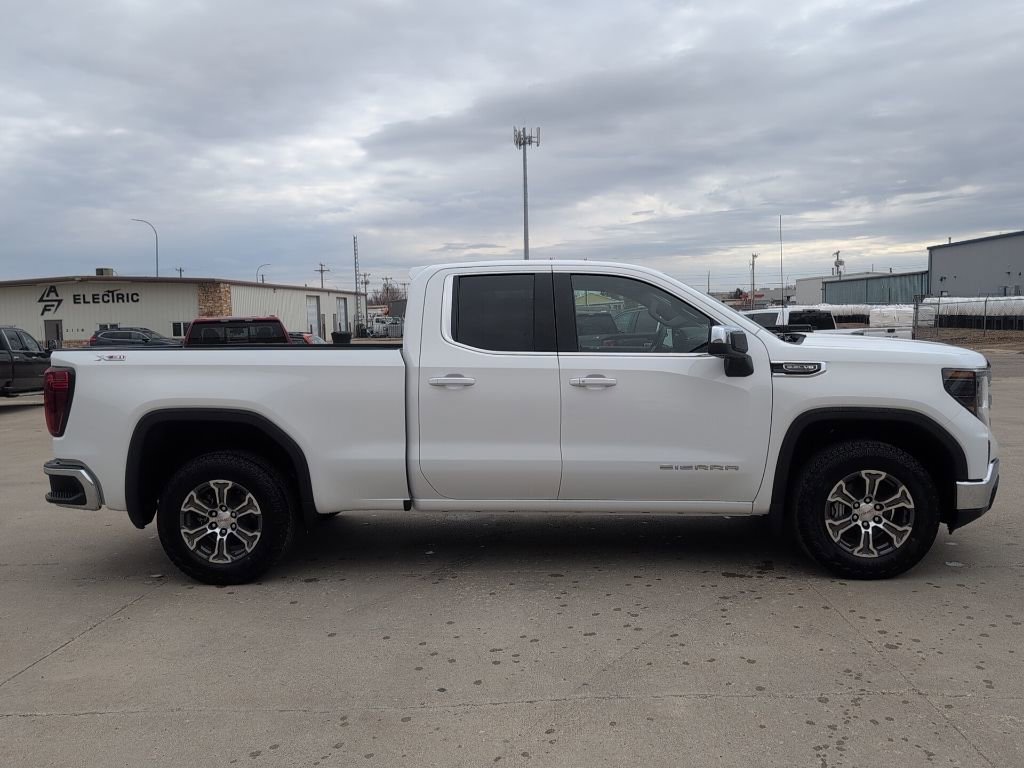 2025 Gmc Sierra 1500 SLE photo 3
