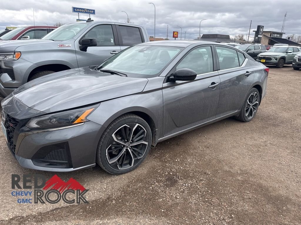 Used 2024 Nissan Altima 2.5 SR