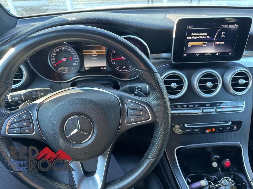2018 Mercedes Benz GLC 300 4MATIC photo 2