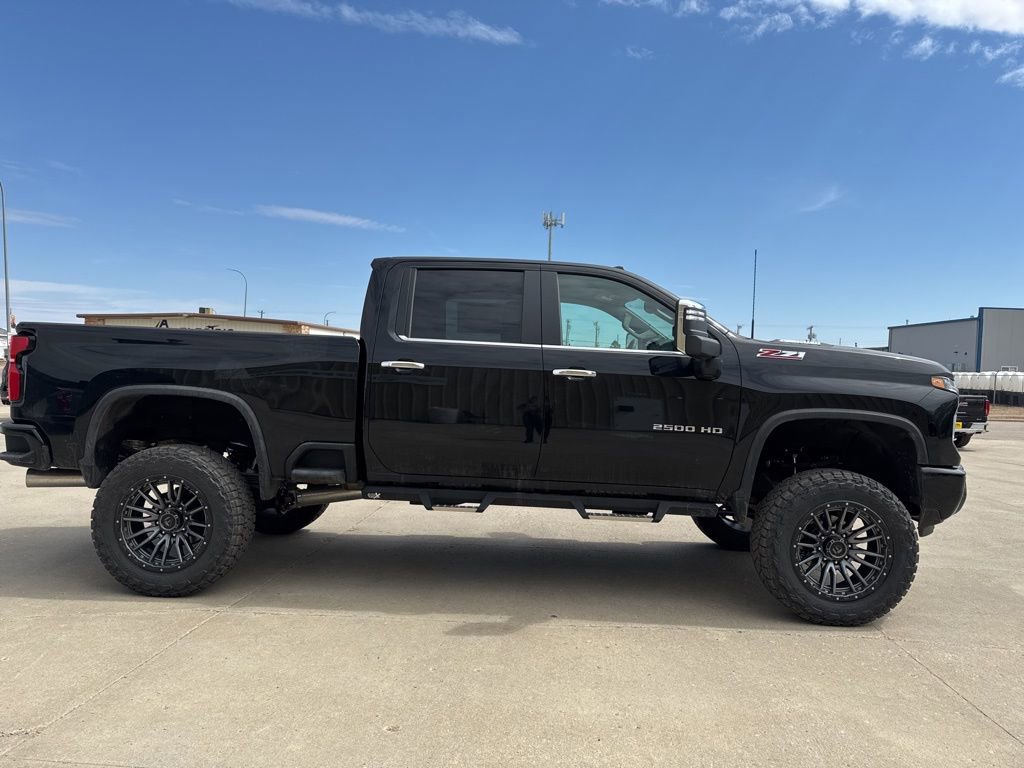2025 Chevrolet Silverado 2500HD LT photo 3
