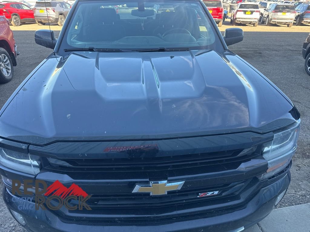 2018 Chevrolet Silverado 1500 LT photo 2