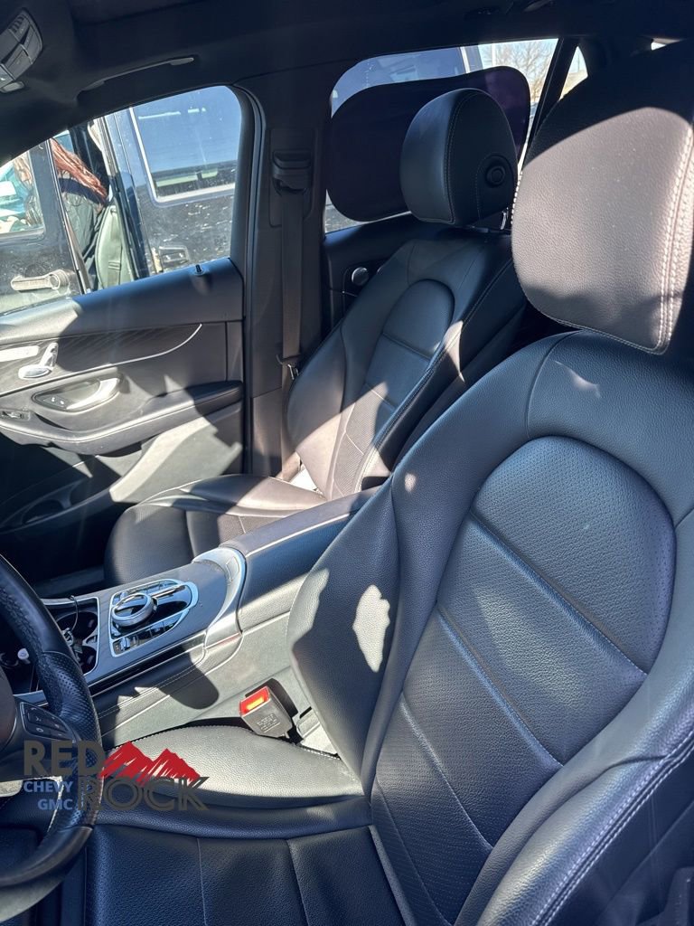 2018 Mercedes Benz GLC 300 4MATIC photo 3