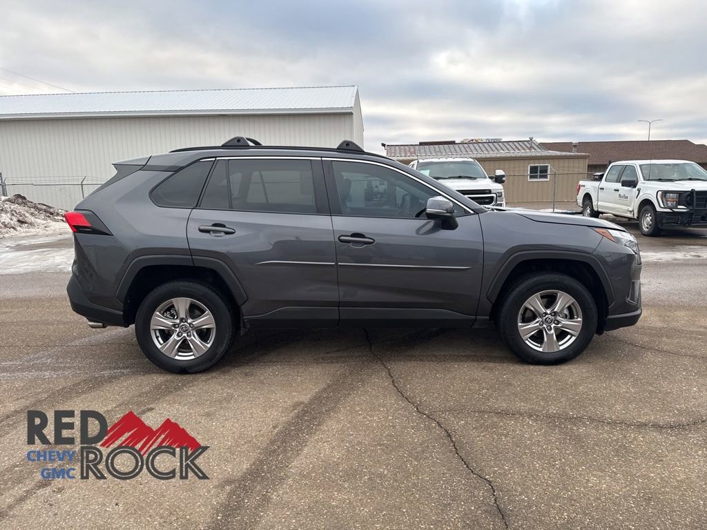 2023 Toyota RAV4 XLE photo 3