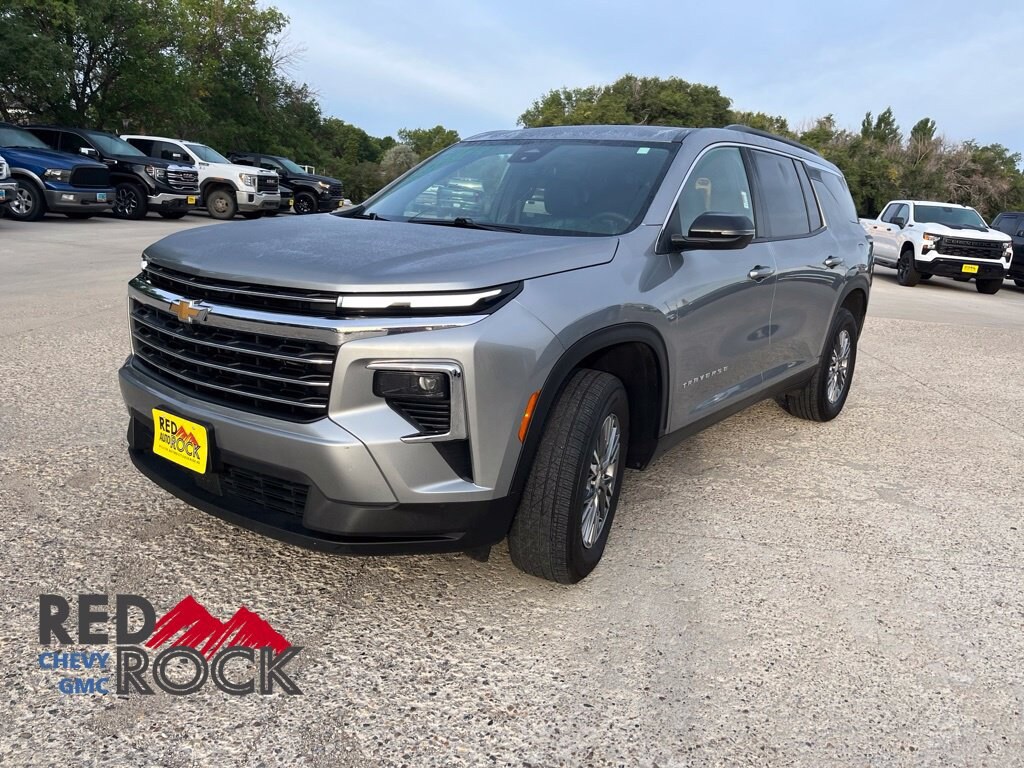 Used 2025 Chevrolet Traverse LT SUV