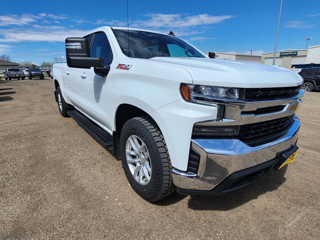 2021 Chevrolet Silverado 1500 LT photo 3