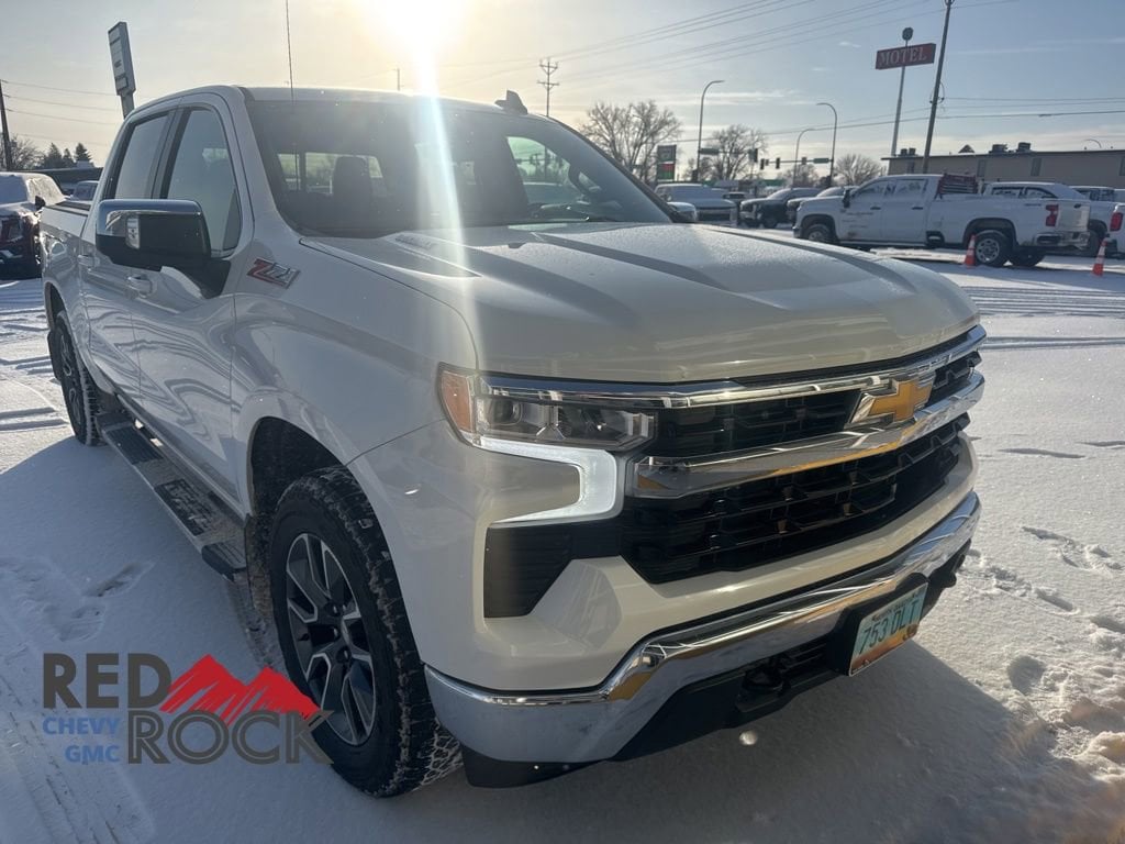 2023 Chevrolet Silverado 1500 LT photo 2
