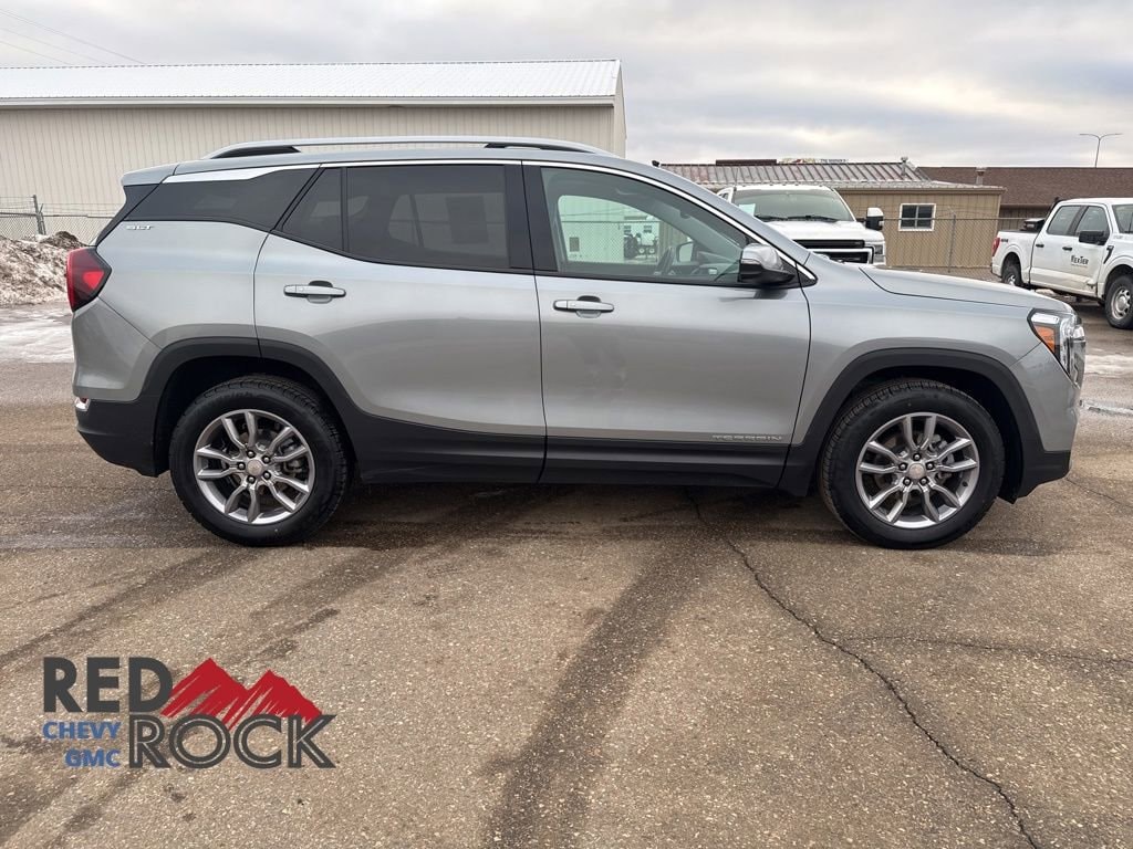 2024 Gmc Terrain SLT photo 2