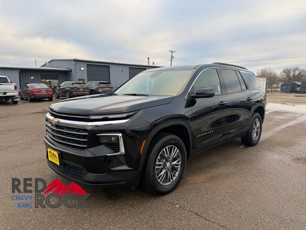 2025 Chevrolet Traverse 2LT photo 2