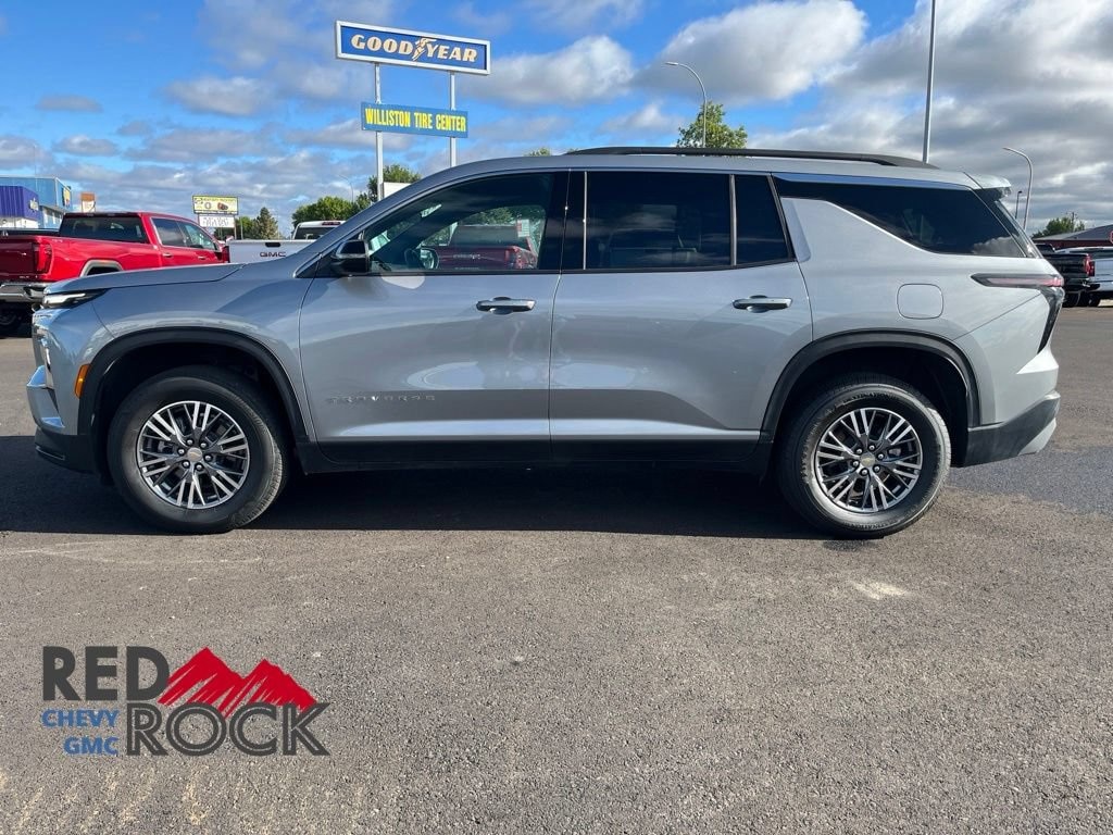 Used 2025 Chevrolet Traverse LT SUV