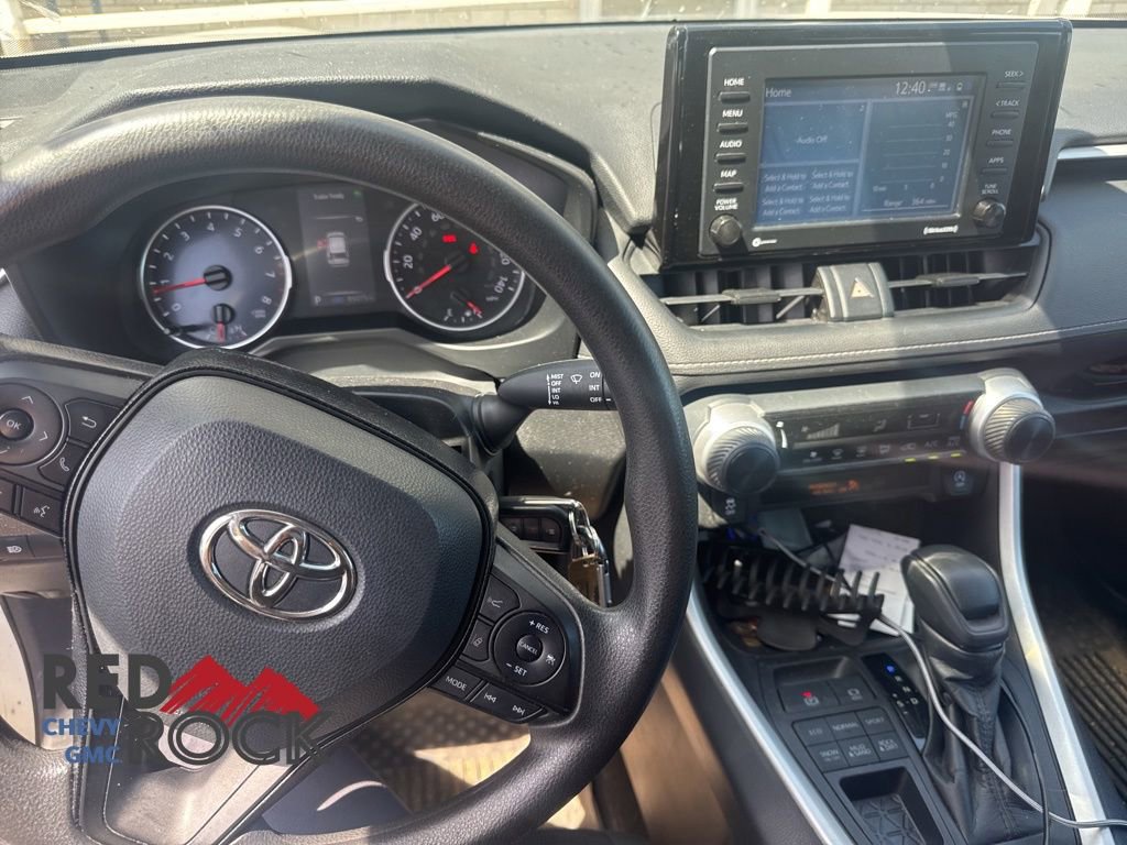 2021 Toyota RAV4 LE AWD's photo