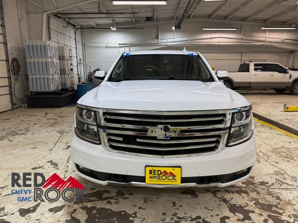 2019 Chevrolet Suburban LT photo 3
