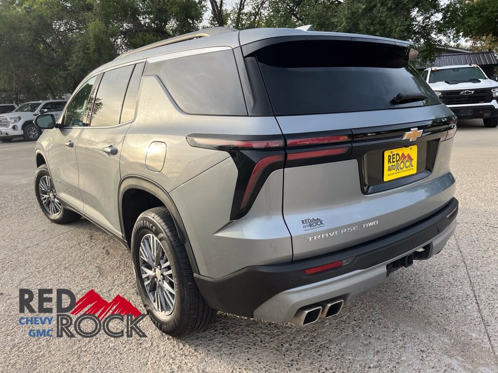Used 2025 Chevrolet Traverse LT SUV