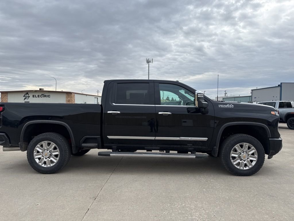2025 Chevrolet Silverado 2500HD High Country photo 2