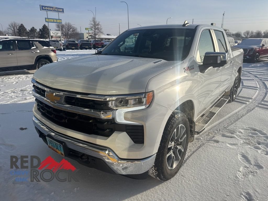 2023 Chevrolet Silverado 1500 LT photo 3