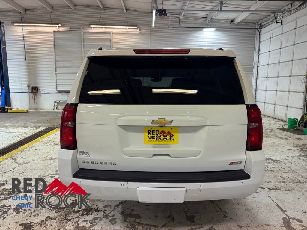 2019 Chevrolet Suburban LT photo 4