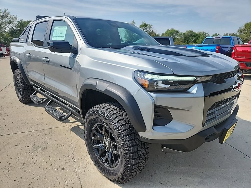 2025 Chevrolet Colorado ZR2 photo 3